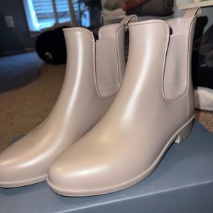 Beige booties! Size 6! Only worn once and in great condition